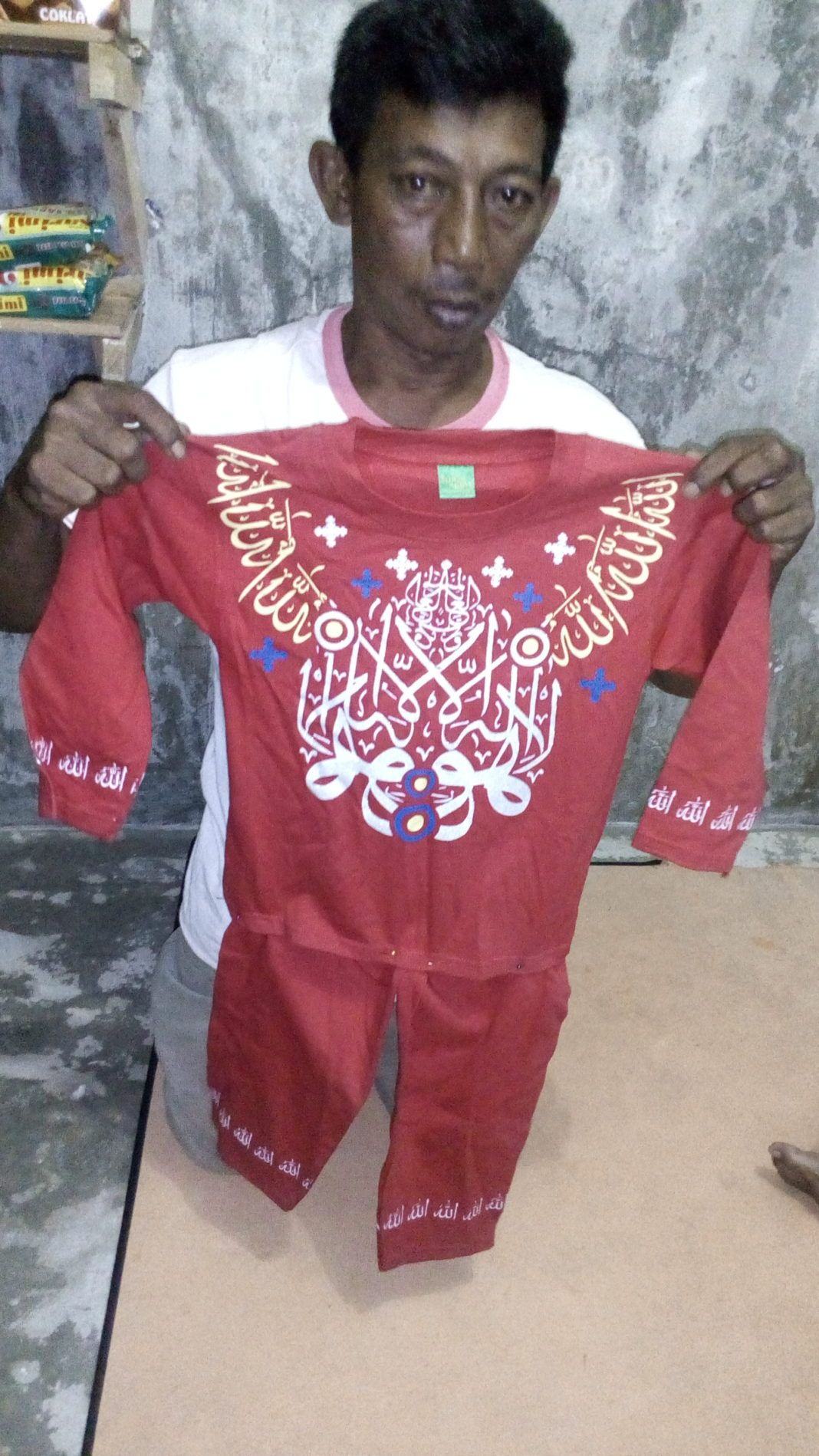 Baju Berlafaz Allah di Langsa