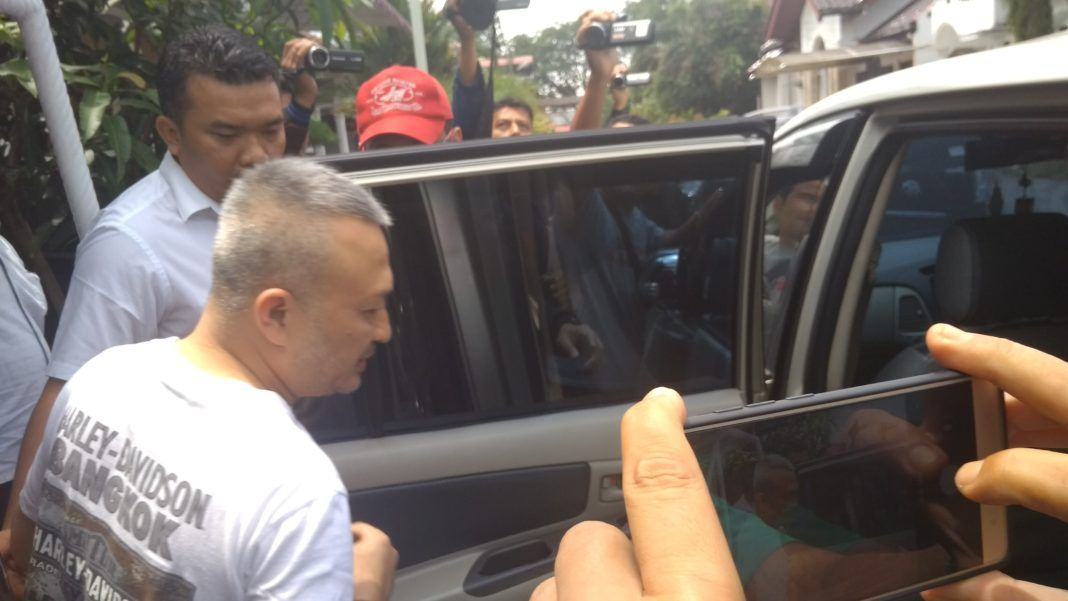 Dua Kali Mangkir