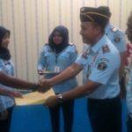 Kalapas Narkotika Kelas III Berikan 25 SK CPNS Kepada Pegawai Lapas