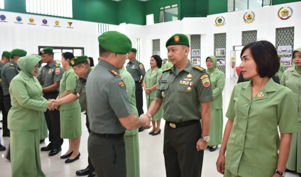 17 Pamen Naik Pangkat