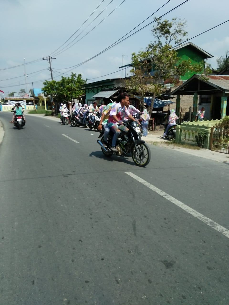 Coret-coret seragam