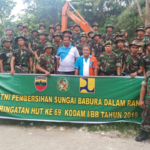 Sambut HUT Ke-69, Prajurit Kodam I/BB Bersihkan DAS Sei Babura