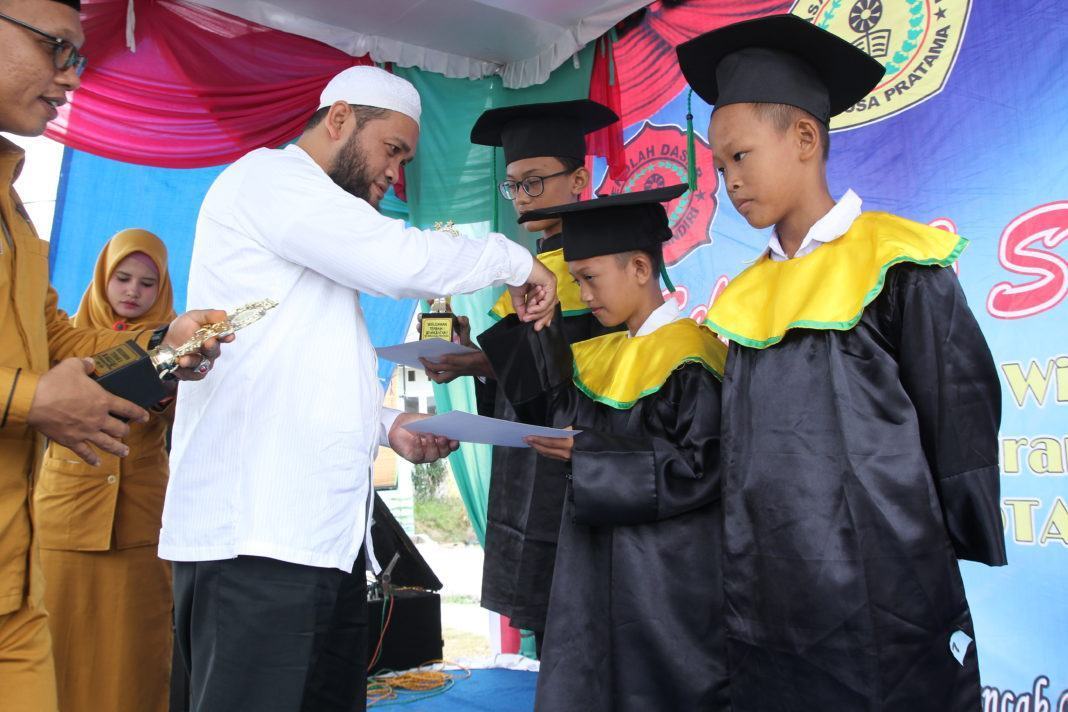 Wisuda Akbar