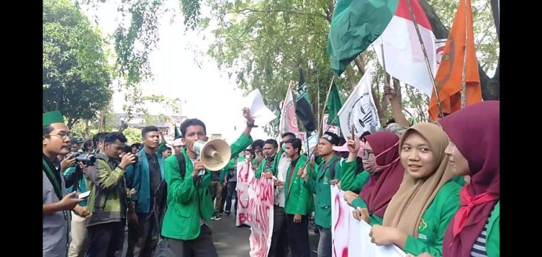 Aksi Ratusan Mahasiswa Lhokseumawe