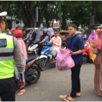 BEM FH Unimal Berbagi Takjil dan Santuni Anak Yatim