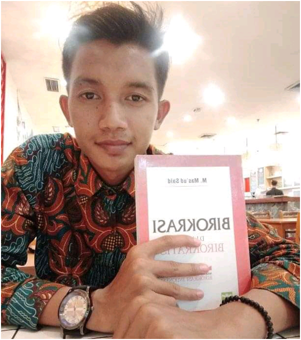 Mahasiswa Lebih Baik Memegang
