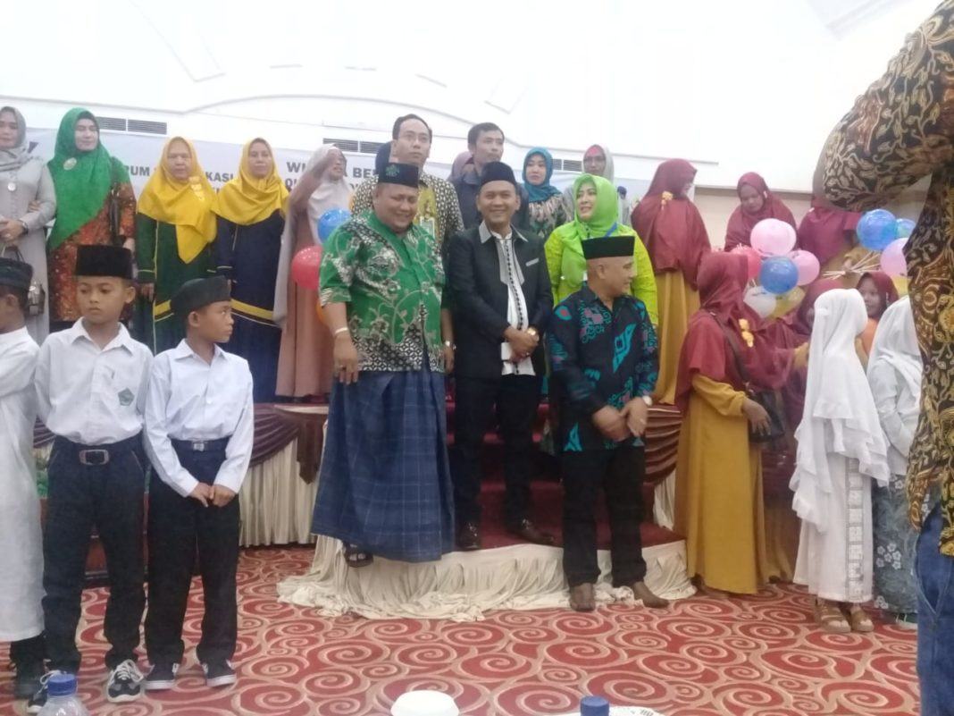 Hadiri Wisuda RA