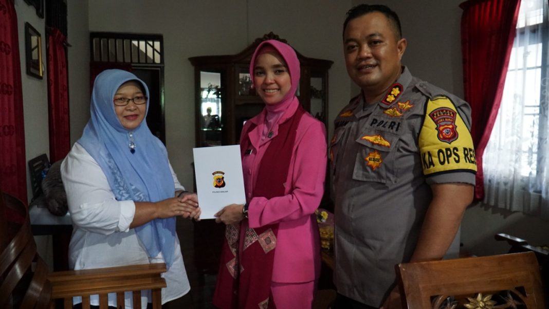 HUT Bhayangkara, Kapolres Tengok Personel Sakit Diabetes