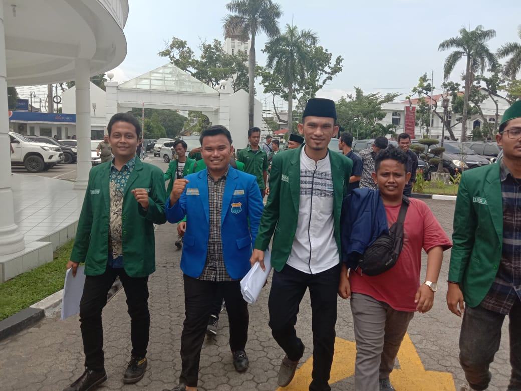 Demo Kantor Gubernur, Mahasiswa Minta Batalkan Pengangkatan Dirut Bank Sumut