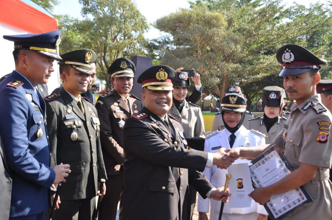 Hibahkan Tanah untuk Poskamling, Bripka Handri Dapat PIN Emas