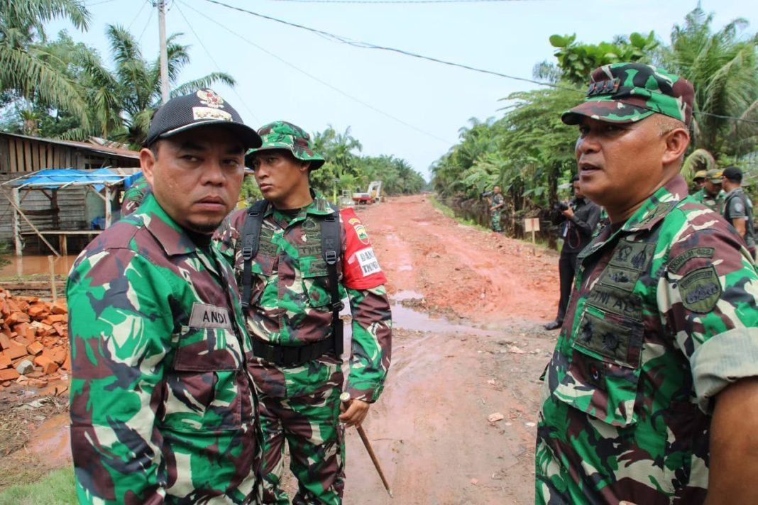 TMMD ke- 105, Plt Bupati Bersama Danrem Tinjau Pembukaan Jalan