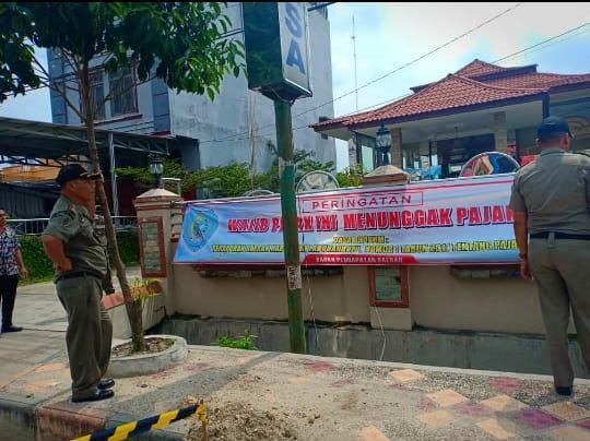 Hotel Nuansa Nunggak Pajak Parkir, Bapenda Labuhanbatu Pasang Spanduk 
