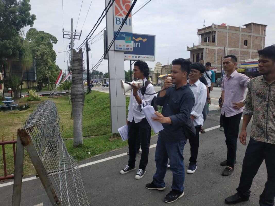 Mahasiswa Demo, Dugaan Korupsi DBH-PBB Labura dan Labusel Segera Tersangkakan
