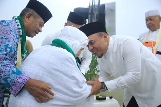 Kloter 10, Plt Bupati Labuhanbatu Lepas Keberangkatan 388 Jema'ah Haji 
