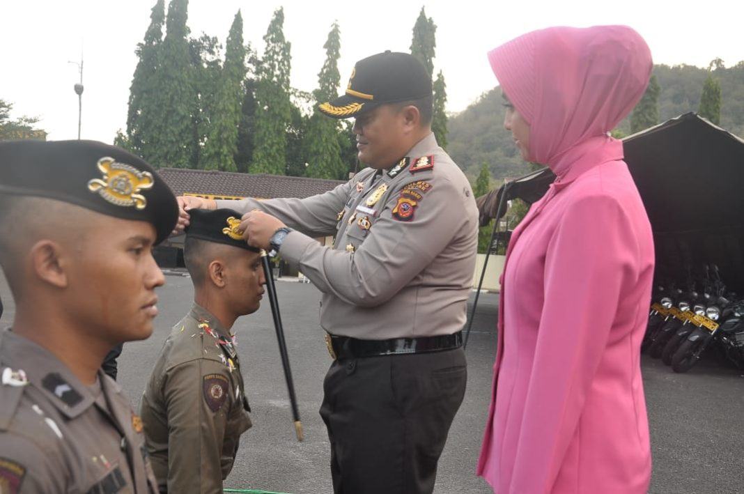 Sebelum Mendapatkan Baret, Anggota Bintara Polri Long March 20 KM