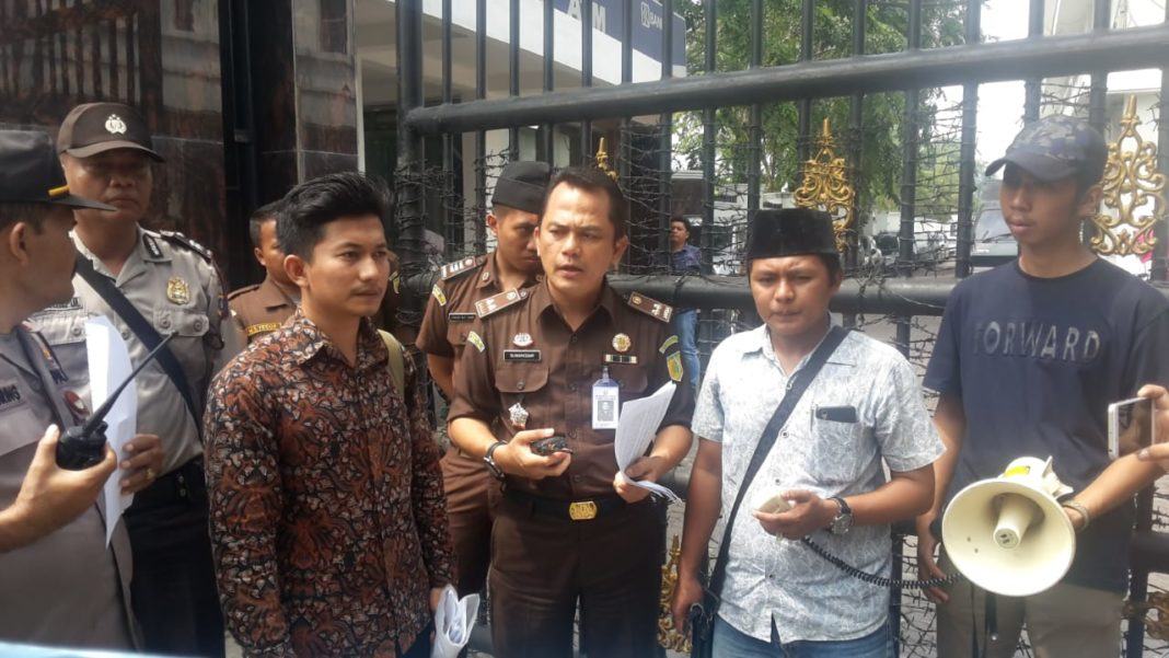 Unjuk Rasa di Kejatisu, Makar Minta Usut Tuntas Dana Desa Batubara