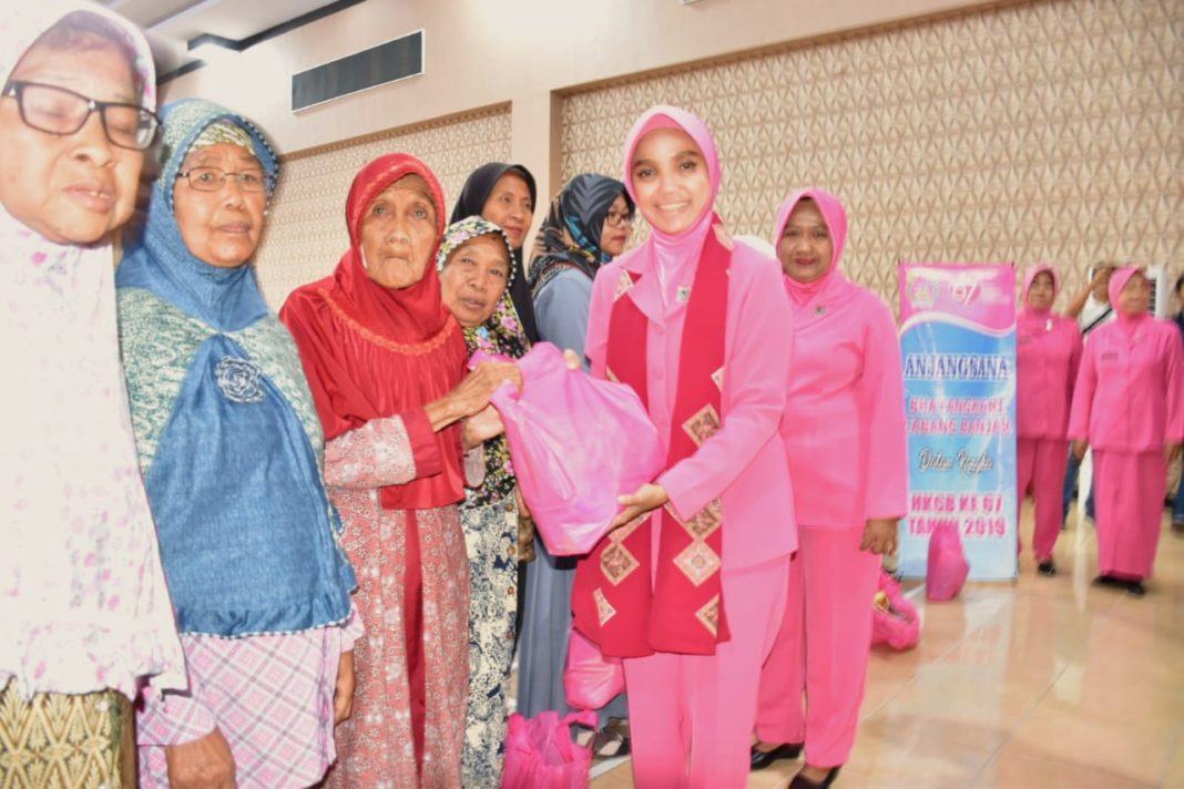 Bhayangkari Cabang Banjar, Beri Santunan Kepada Anak Yatim Dan Lansia