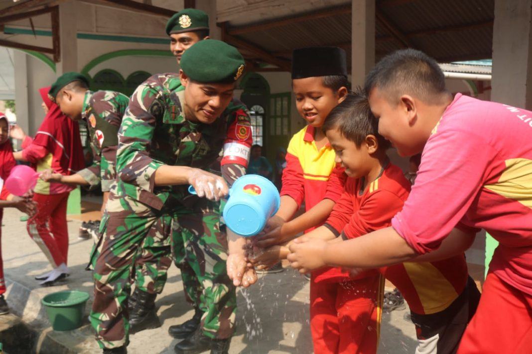 Anggota TNI AD, Penyuluhan Kesehatan kepada Siswa SD