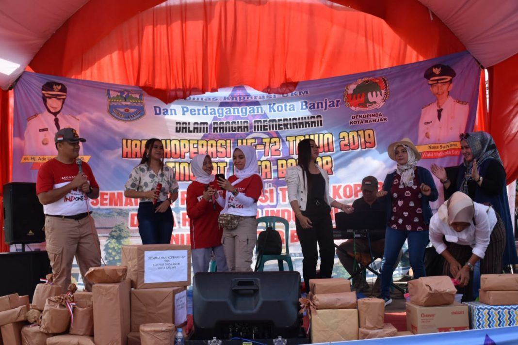 Hari Koperasi ke-72, Walikota dan Kapolres Banjar Jalan Sehat