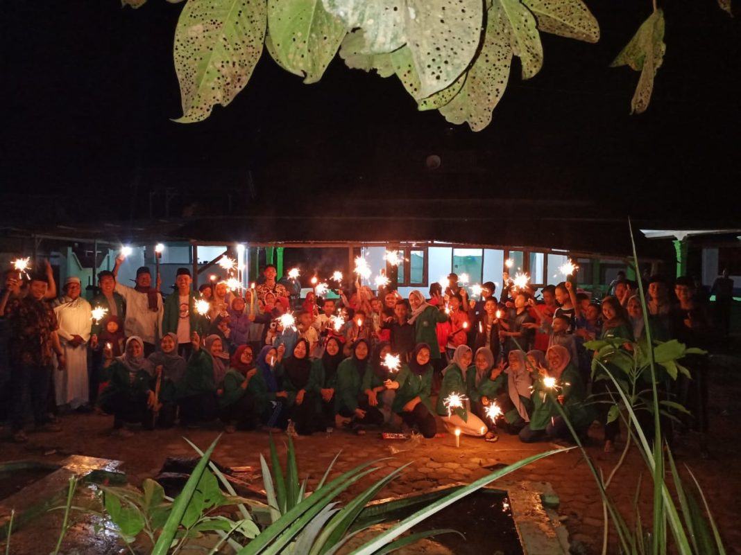 Sambut Idul Adha, KKN 121 Pawai Obor