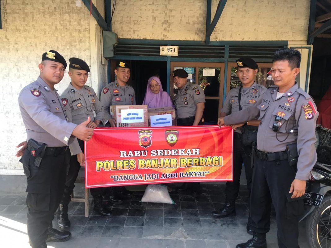 Rabu Sedekah, Polres Banjar Beri Santunan Kepada Kaum Jompo