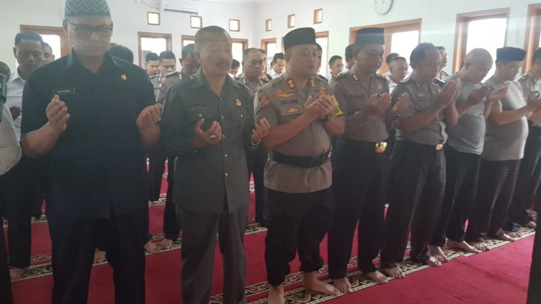 Personil Polri Gugur Saat Bertugas, Polres Banjar Laksanakan Shalat Ghaib