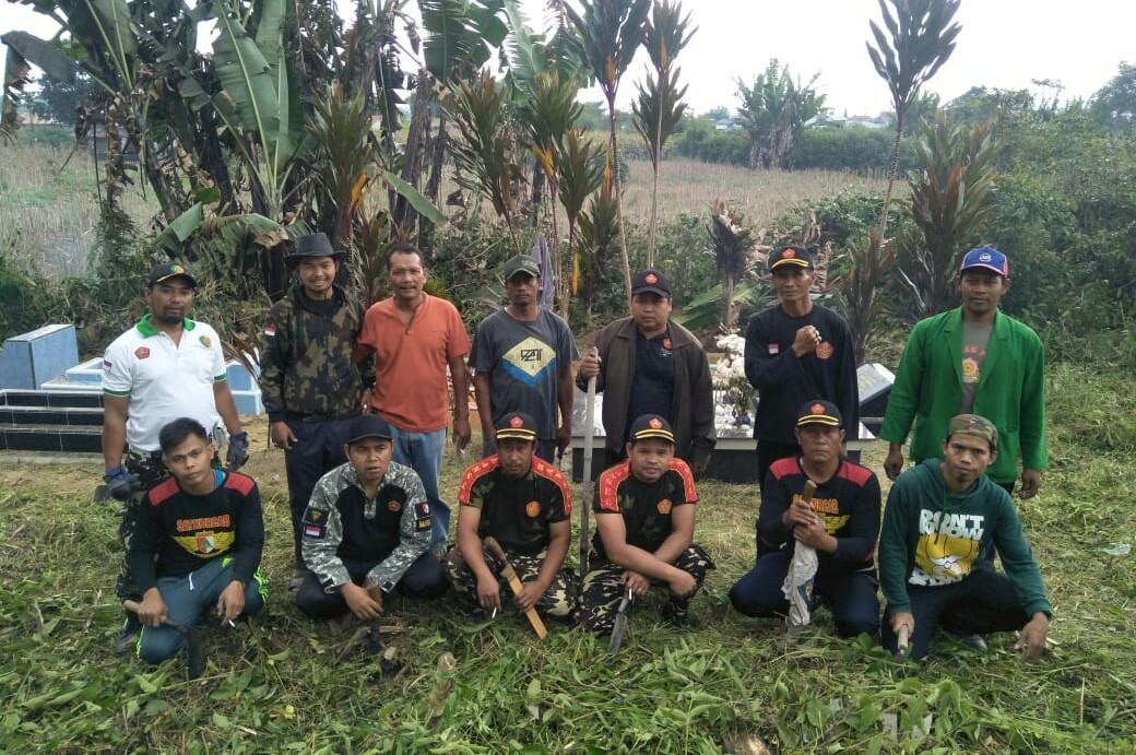 Ansor Karo, Bersihkan Makam Rayakan Kemerdekaan Indonesia