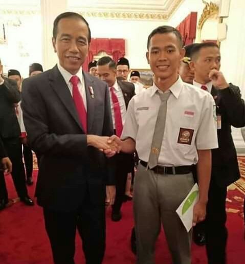Derita Anak Yatim Gagal Paskibra, Ketemu Jokowi dan Tamu Hitam Putih