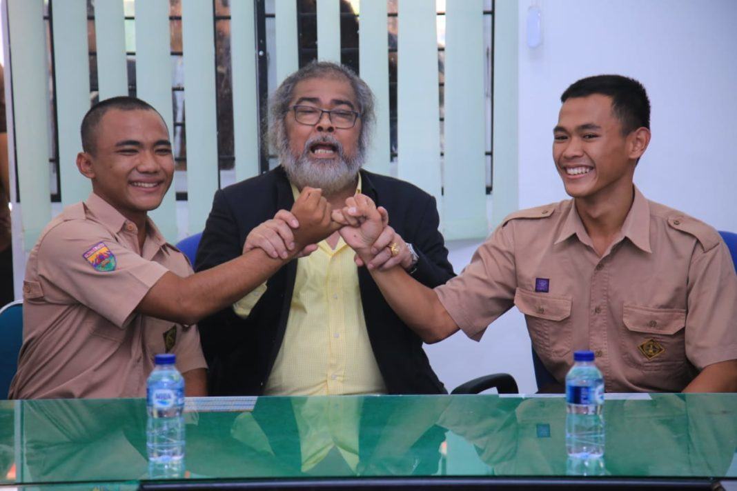 Derita Anak Yatim Gagal Paskibra, Arist Merdeka Sirait Mendamaikan