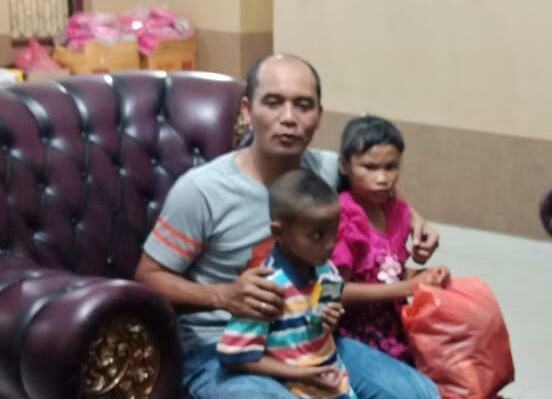 Dua Bocah Viral Labuhanbatu, Frido Memangku dan Memeluk 