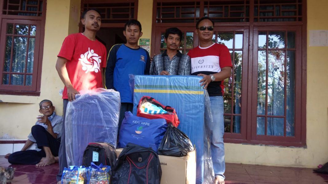 Dinas Sosial Ciamis, Serahkan Bantuan Korban Kebakaran