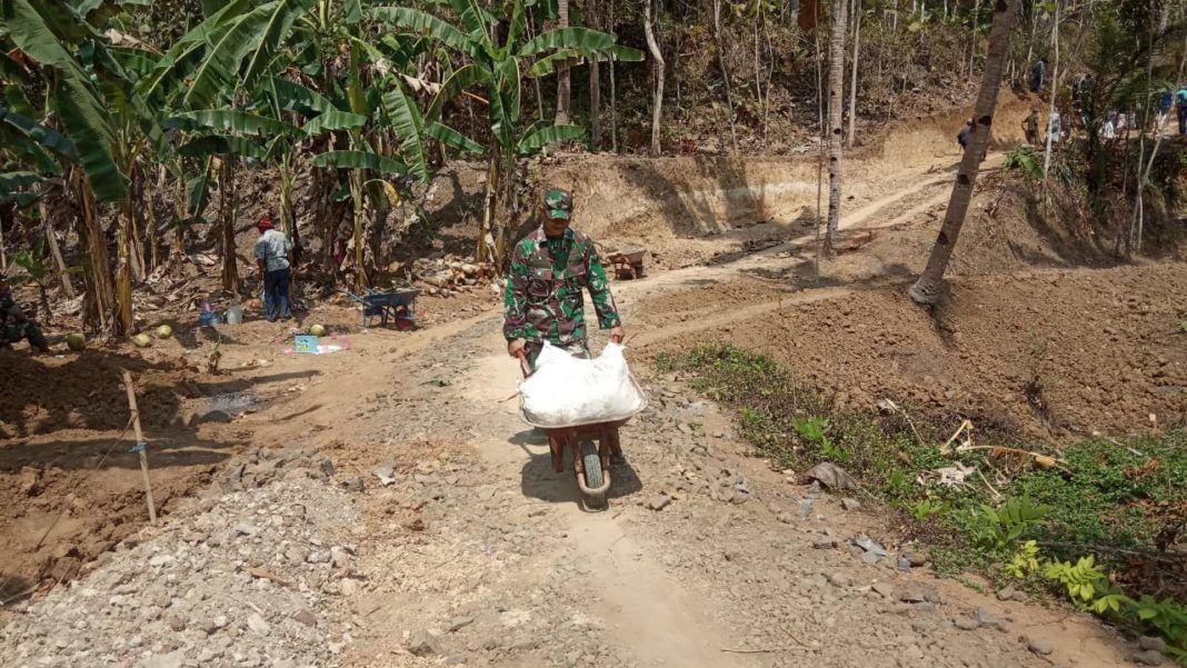 Koramil 1316/Pamarican Bersama Masyarakat, Gotong Royong Bangun Jembatan