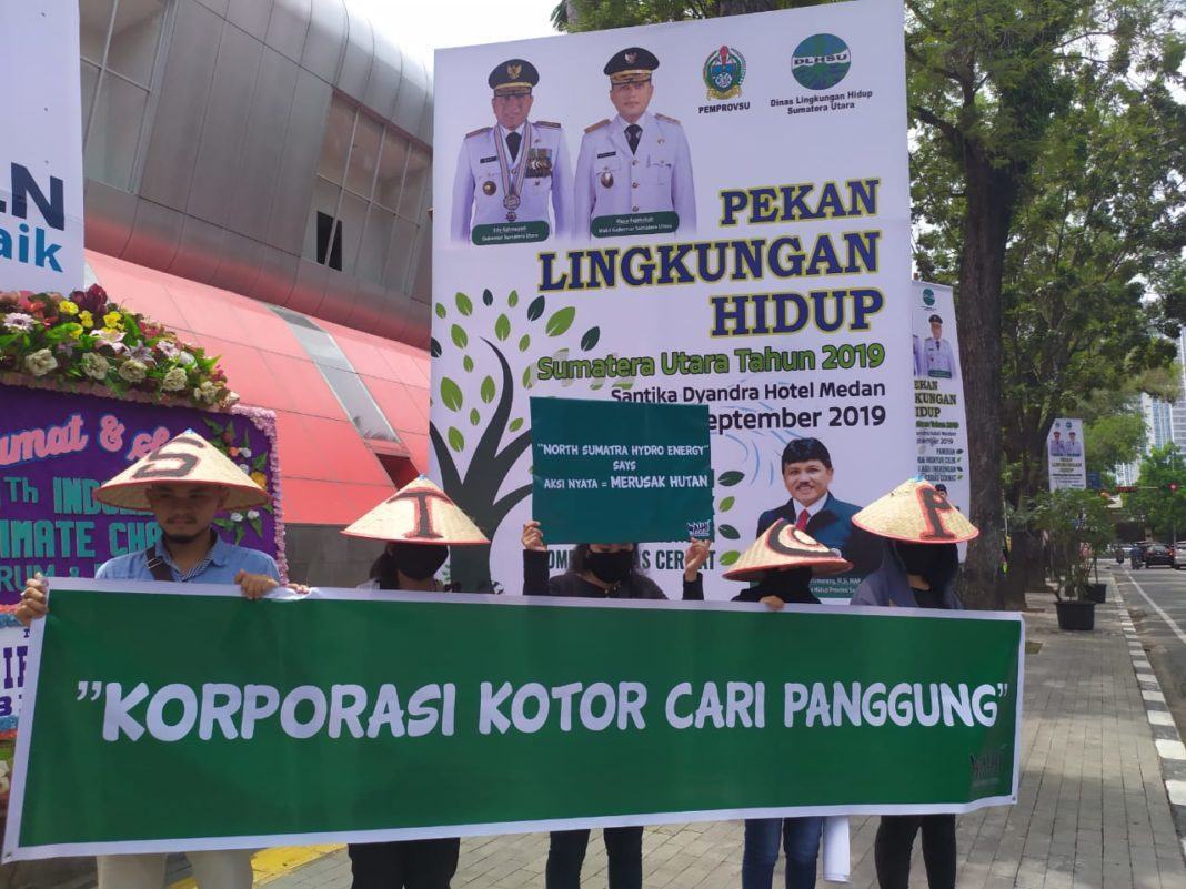 Korporasi Kotor Cari Panggung