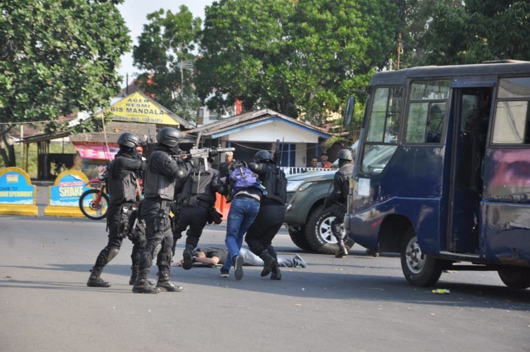 Terminal Banjar, Prajurit Kostrad Baku Tembak dengan Pembajak Bus