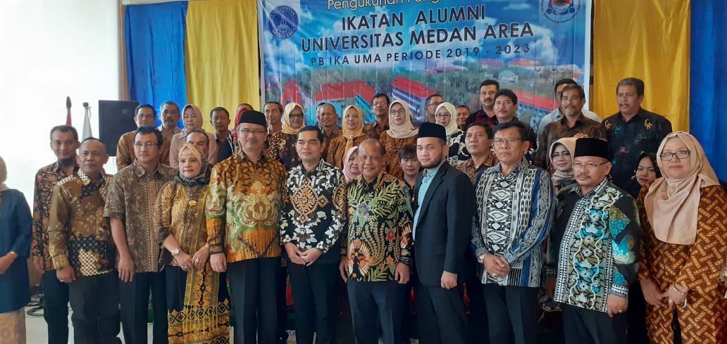 Rektor UMA, Kukuhkan PB IKA UMA Periode 2019-2023