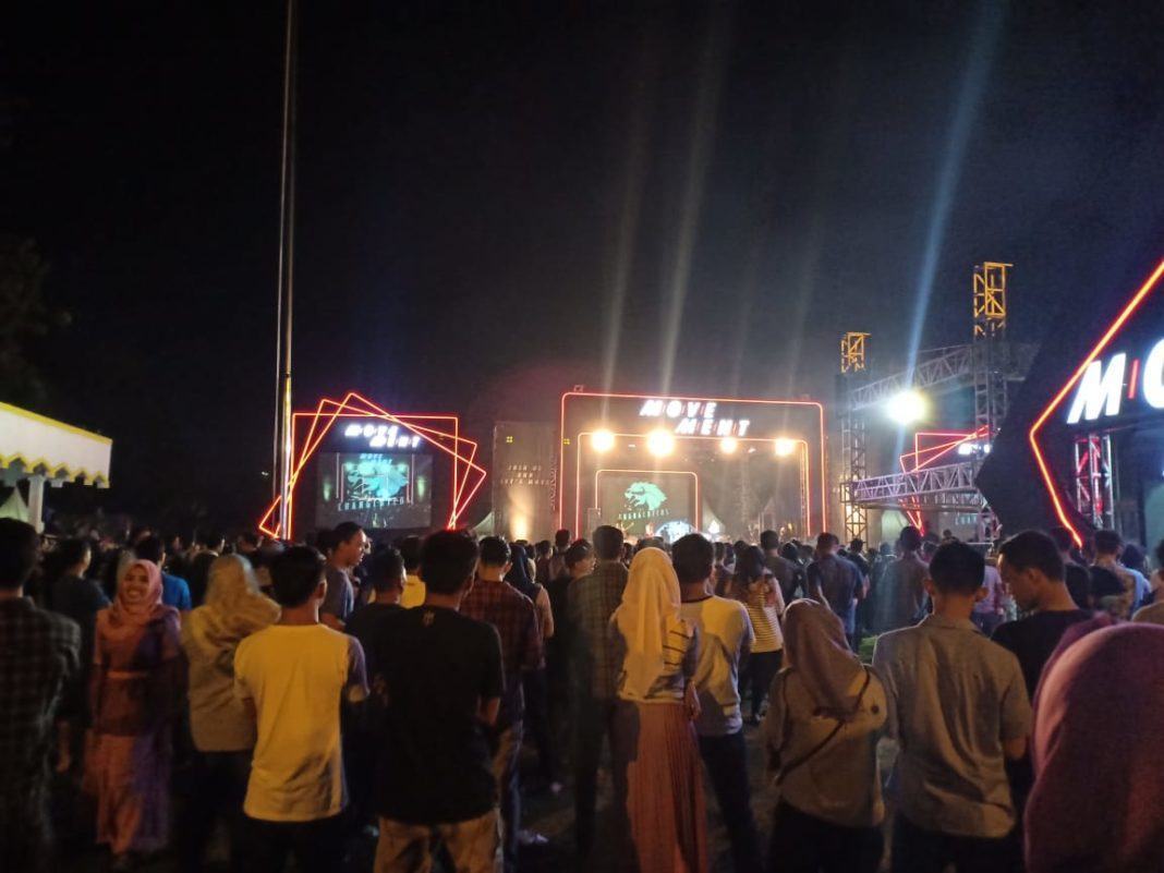 Band The Changcuters, Pihak Keamanan Mendorong Wartawan untuk Keluar