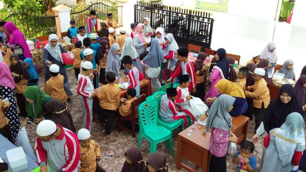SD IT Darul Adzkia, Gelar Market Day 