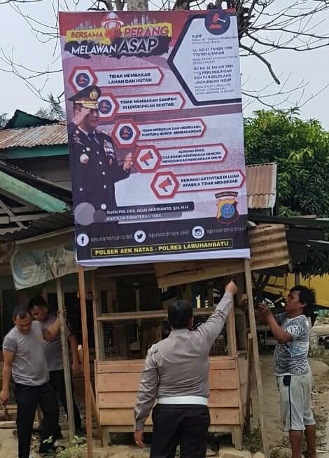 Polsek Aek Natas, Pasang Spanduk Himbauan Penanggulangan Kebakaran Hutan