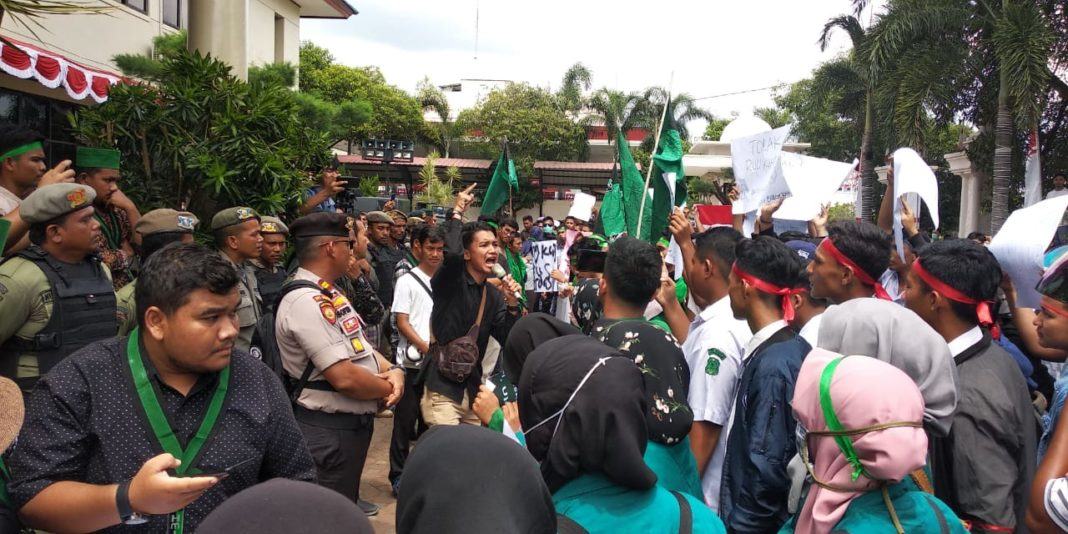 HMI sebut Oknum Polisi Vampir, DPRK Lhokseumawe Sepakati Petisi