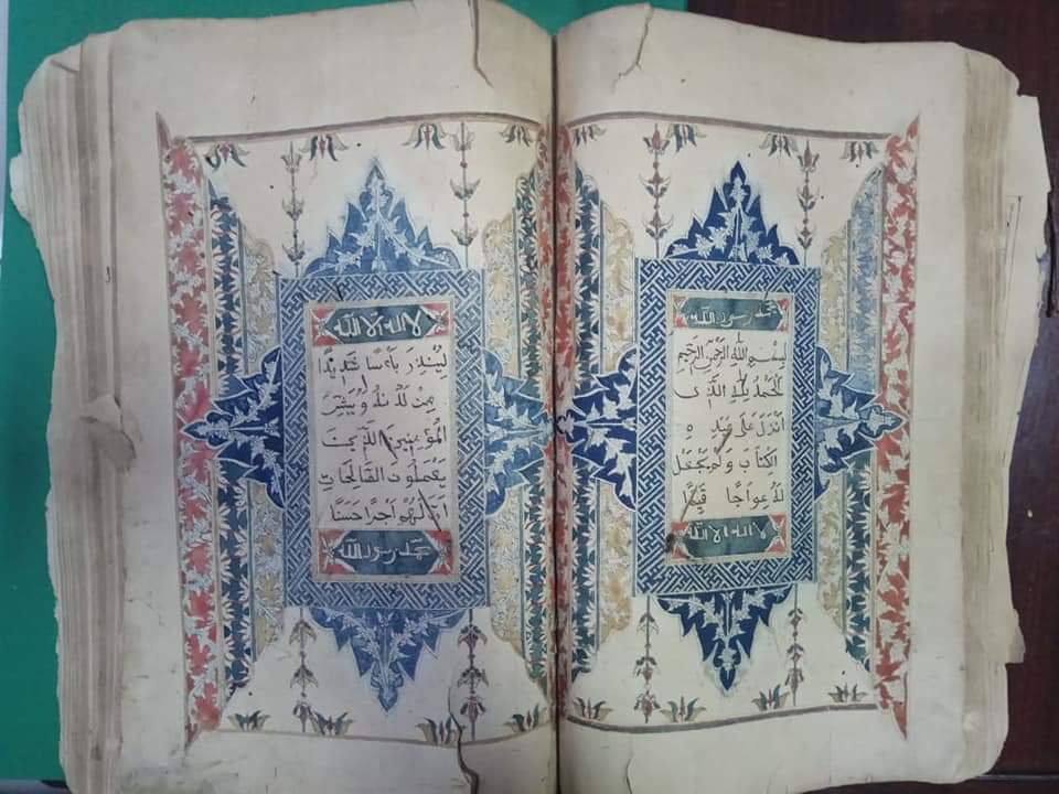 Ditemukan di Simalungun, Mushaf Al Qur'an Kuno Dengan Iluminasi Biru Yang Unik