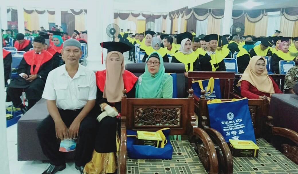 Anak Pedagang Labuhanbatu, Wisudawati Bercadar Ini Terbaik Ilmu Hukum