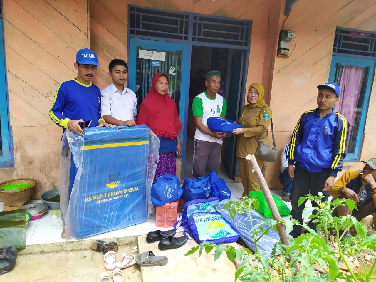 Dinas Sosial Pangandaran, Serahkan Bantuan kepada Korban Musibah Kebakaran