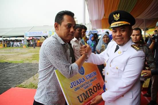 Bupati Labuhanbatu, Serahkan Hadiah Pemenang Lomba Karya Tulis Jurnalistik