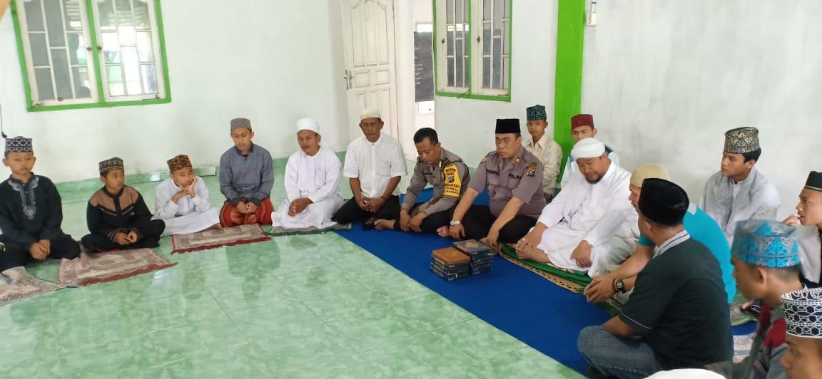 Kapolsek Marbau, dan PT Milano Labura Serahkan Bantuan Al-Quran