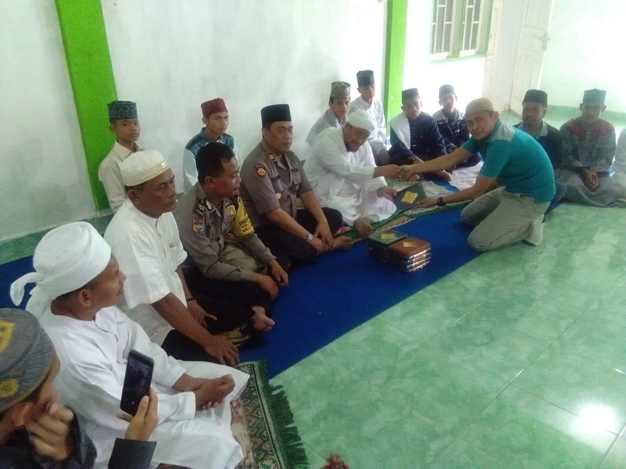 Kapolsek Marbau, dan PT Milano Labura Serahkan Bantuan Al-Quran