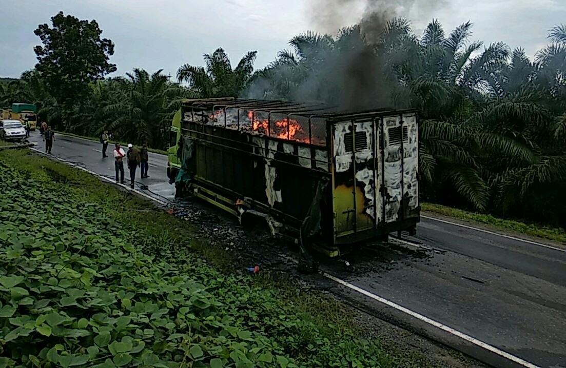 Truk Terbakar, Warga Torgamba Geger