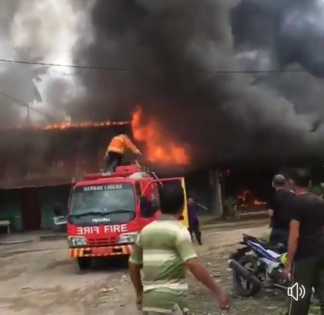 Kebakaran Rumah Labura, Diduga Korsleting Listrik 7 Rumah Ludes Terbakar