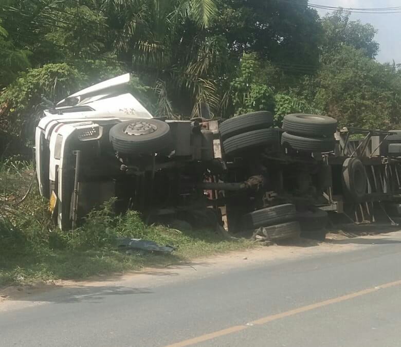 Truk Terbalik Aek Nabara, Petugas Kepolisian Tak Tampak di TKP