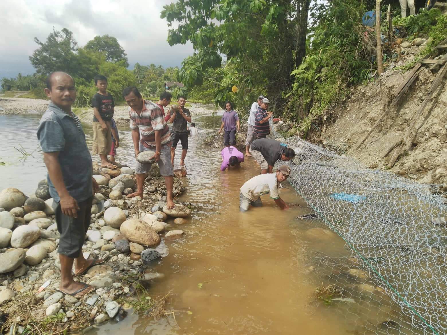 Khawatir Pemukiman dan Jalan Amblas, Desa Aek Dakka Normalisasi Sungai Aek Sirahar