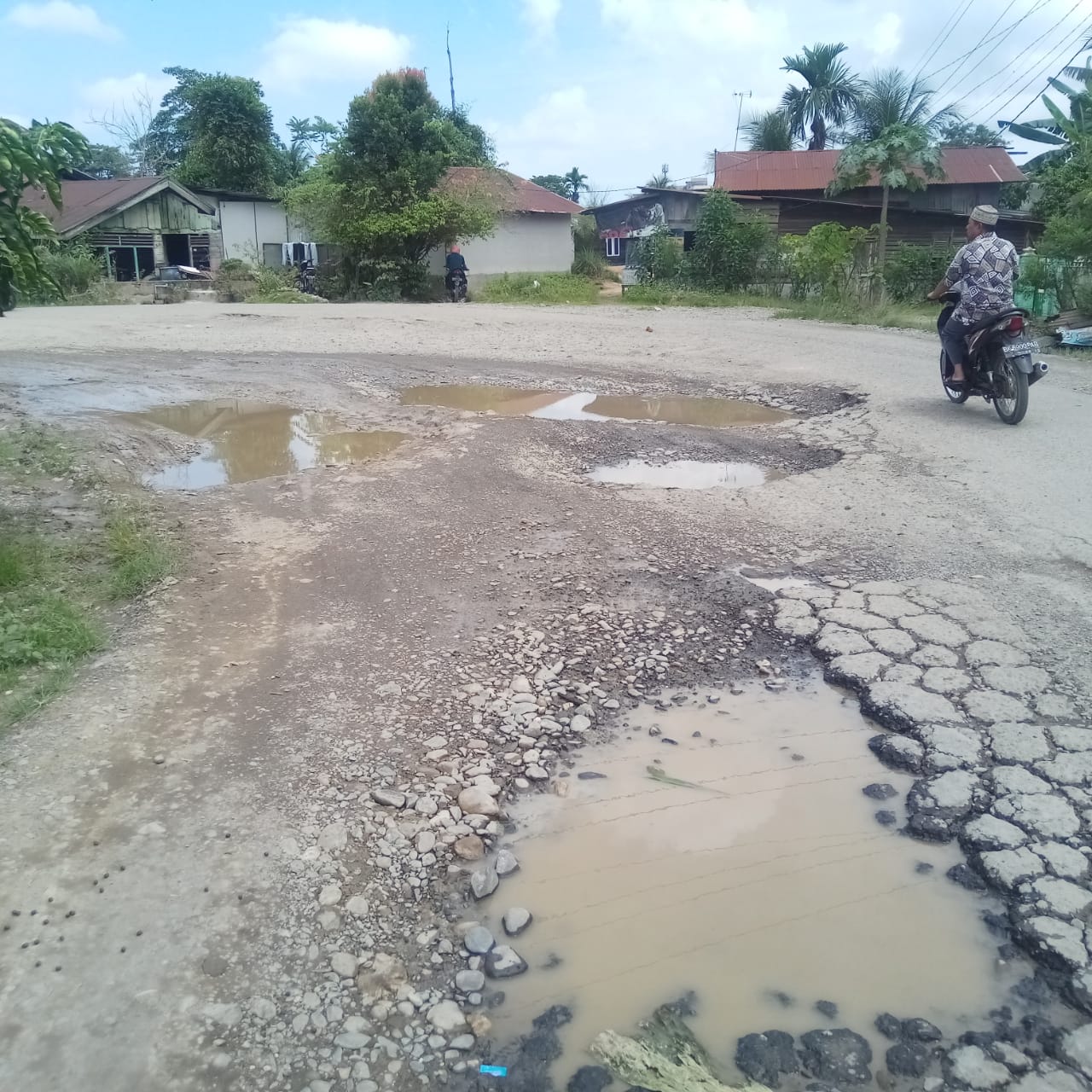 Jalan Rusak Padang Tualang, FORMATSU Minta Bupati Langkat Tanggapi 